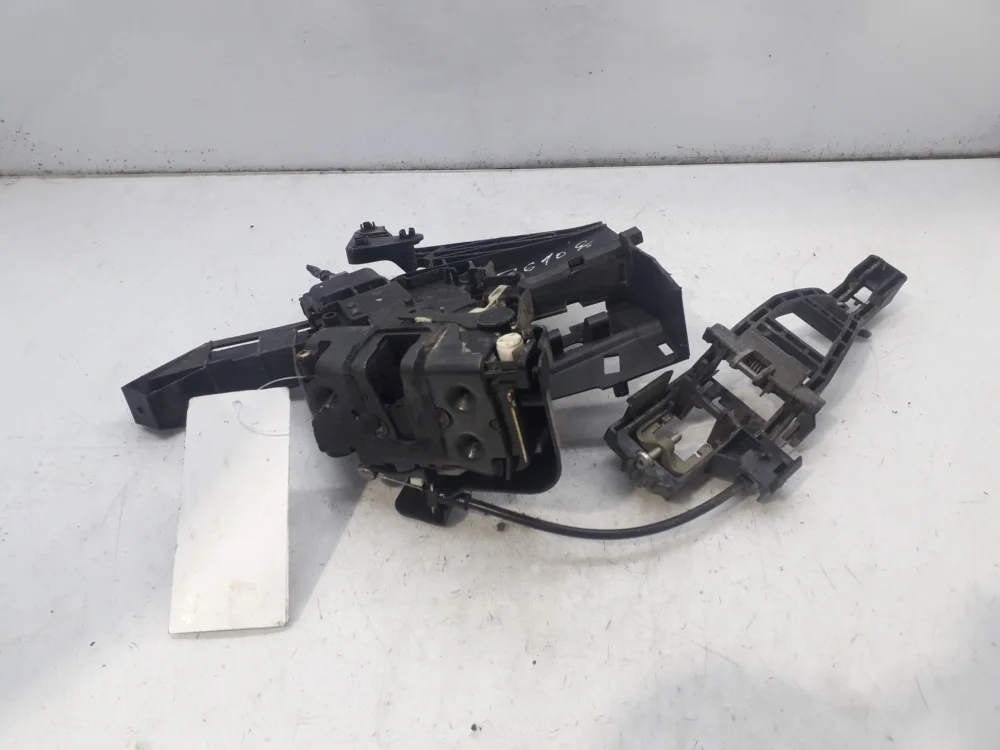 CERRADURA PUERTA TRASERA DERECHA FORD FOCUS R26412BK-7052581 Precio Reducido